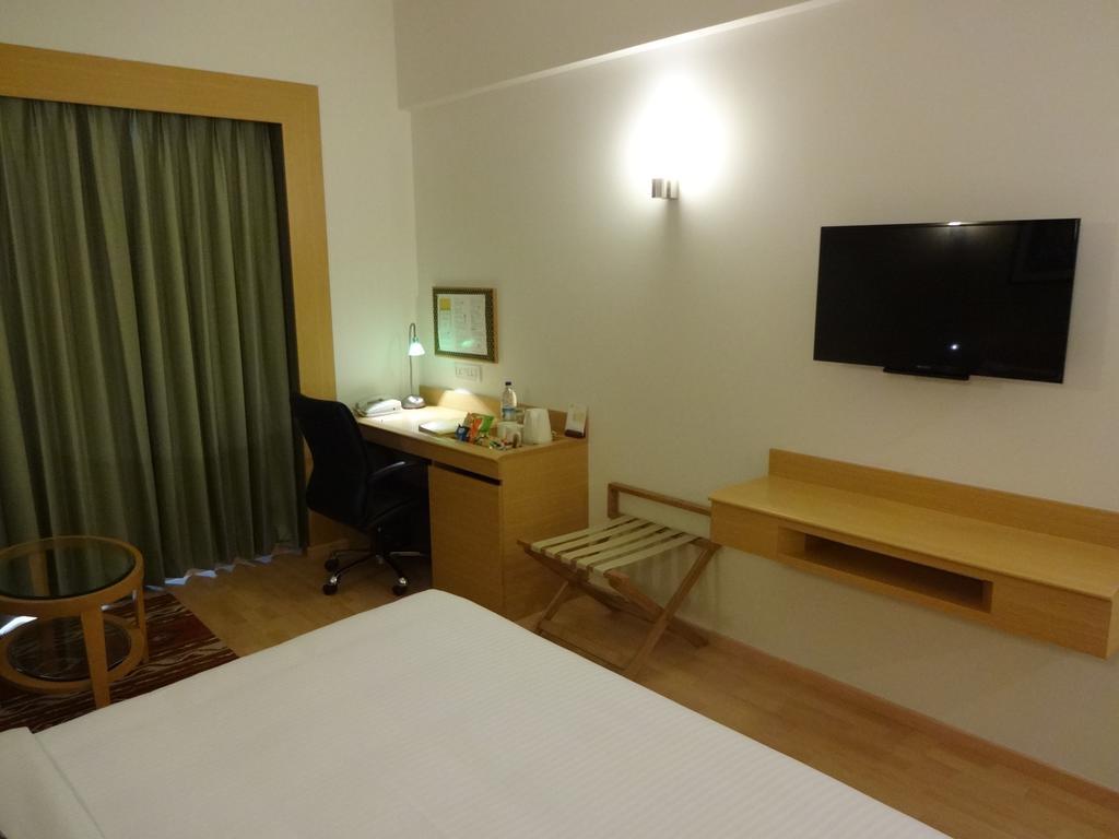 Lemon Tree Hotel, Gachibowli, Хайдарабад Экстерьер фото