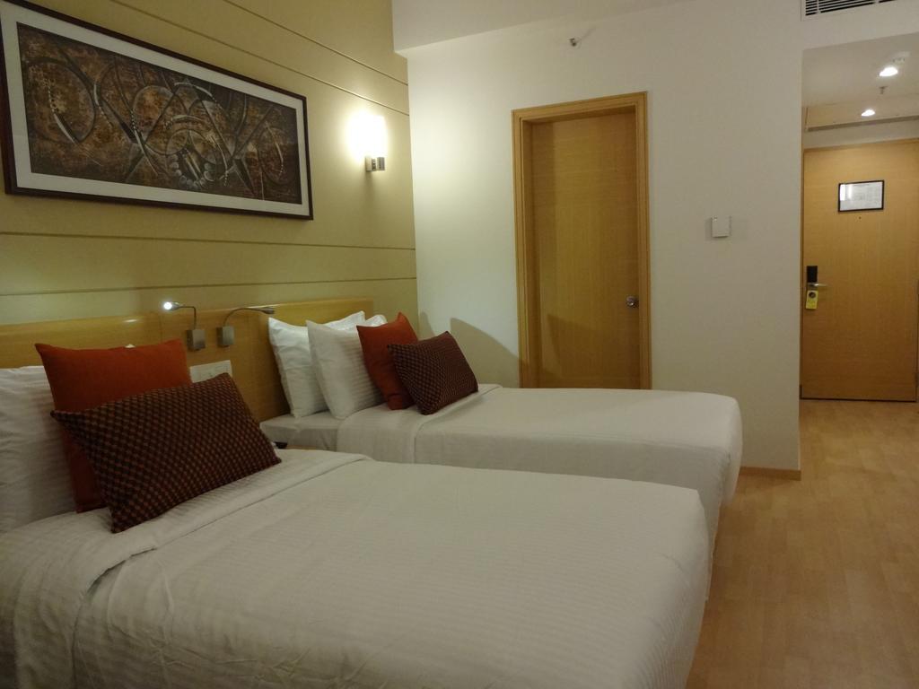 Lemon Tree Hotel, Gachibowli, Хайдарабад Номер фото