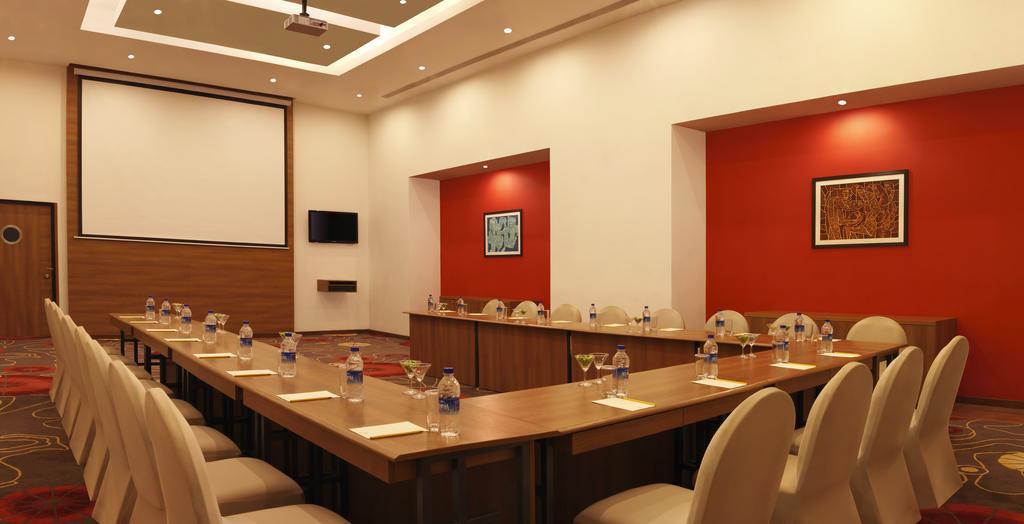 Lemon Tree Hotel, Gachibowli, Хайдарабад Экстерьер фото