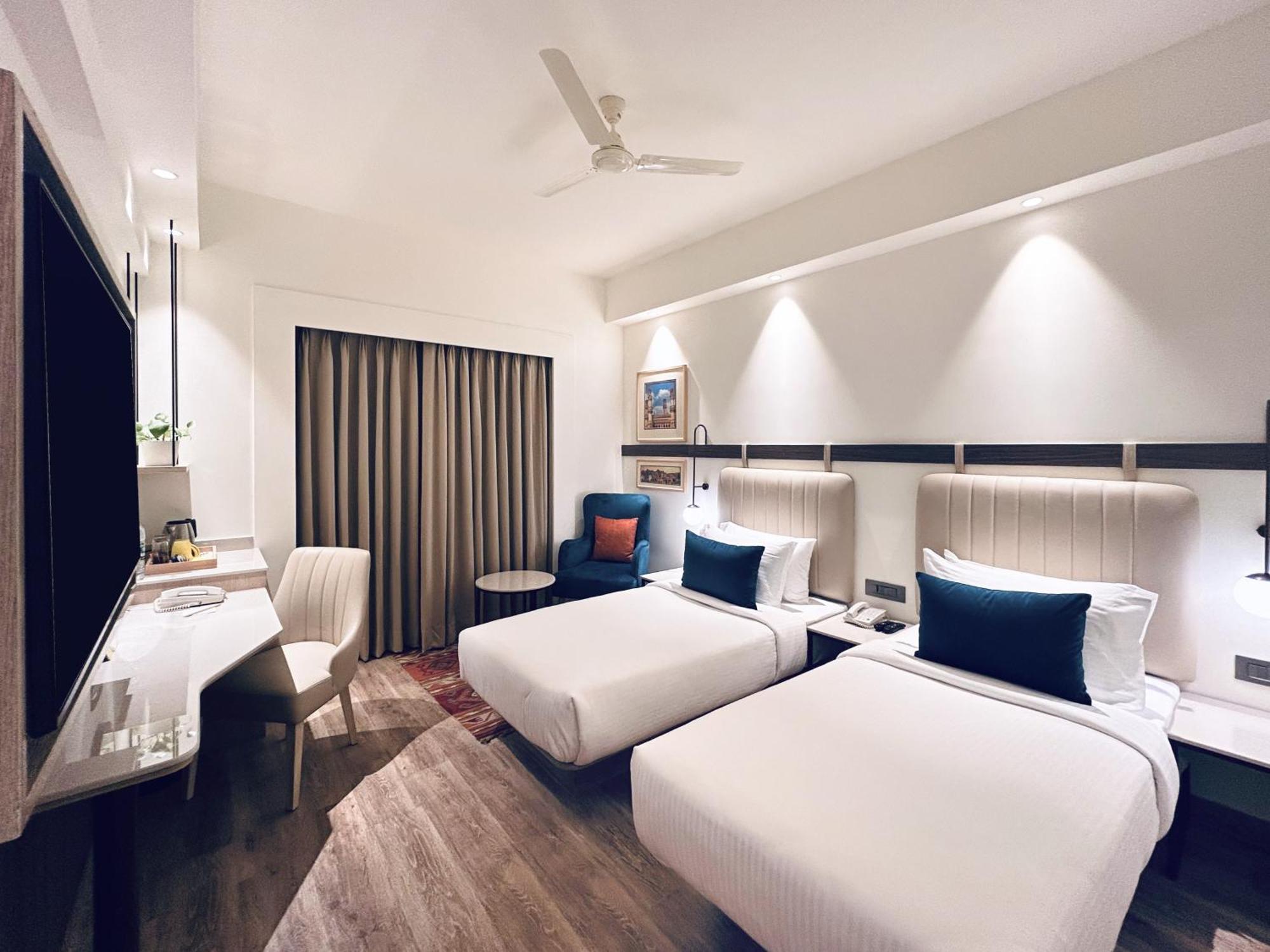 Lemon Tree Hotel, Gachibowli, Хайдарабад Экстерьер фото