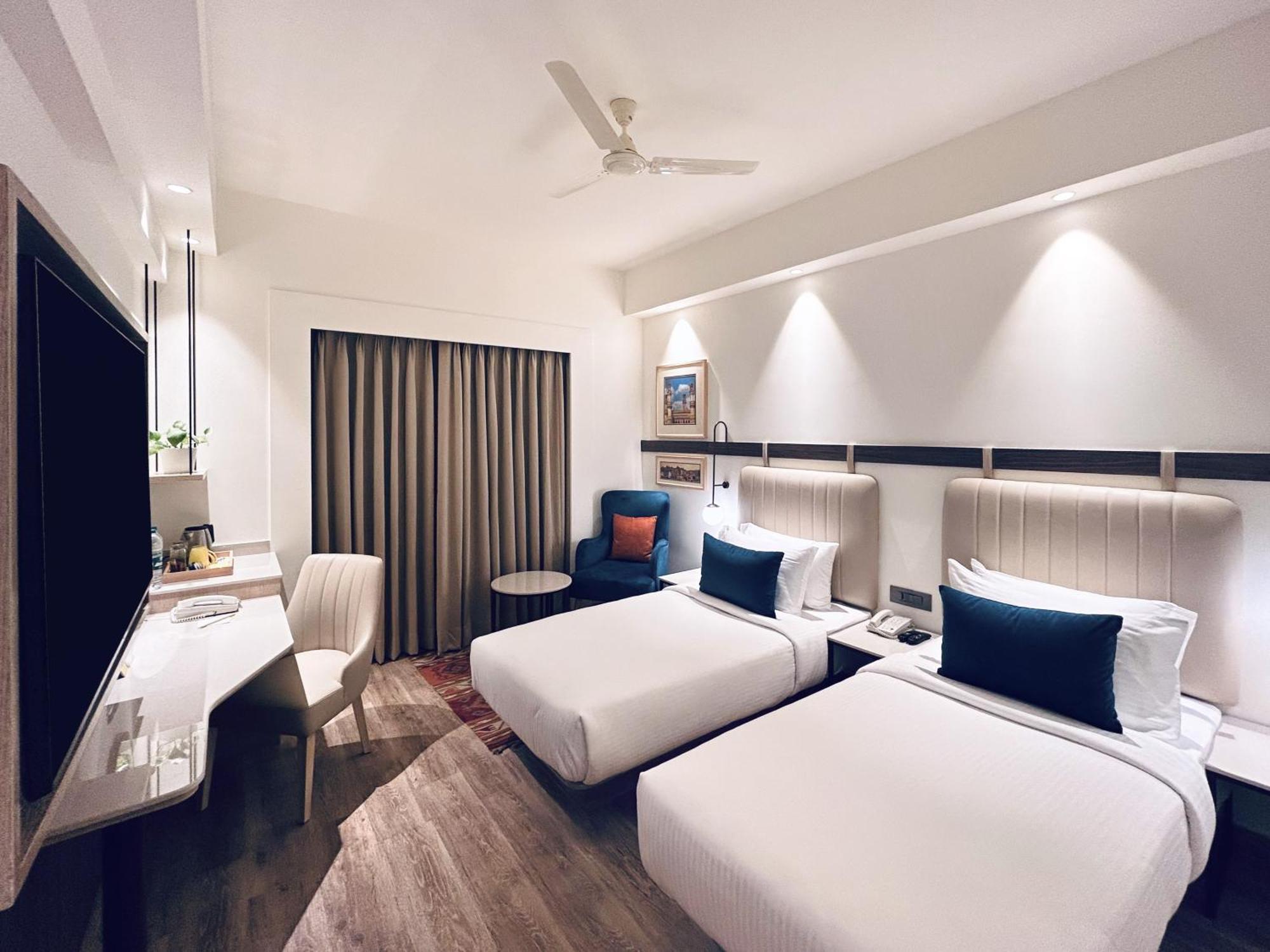 Lemon Tree Hotel, Gachibowli, Хайдарабад Экстерьер фото