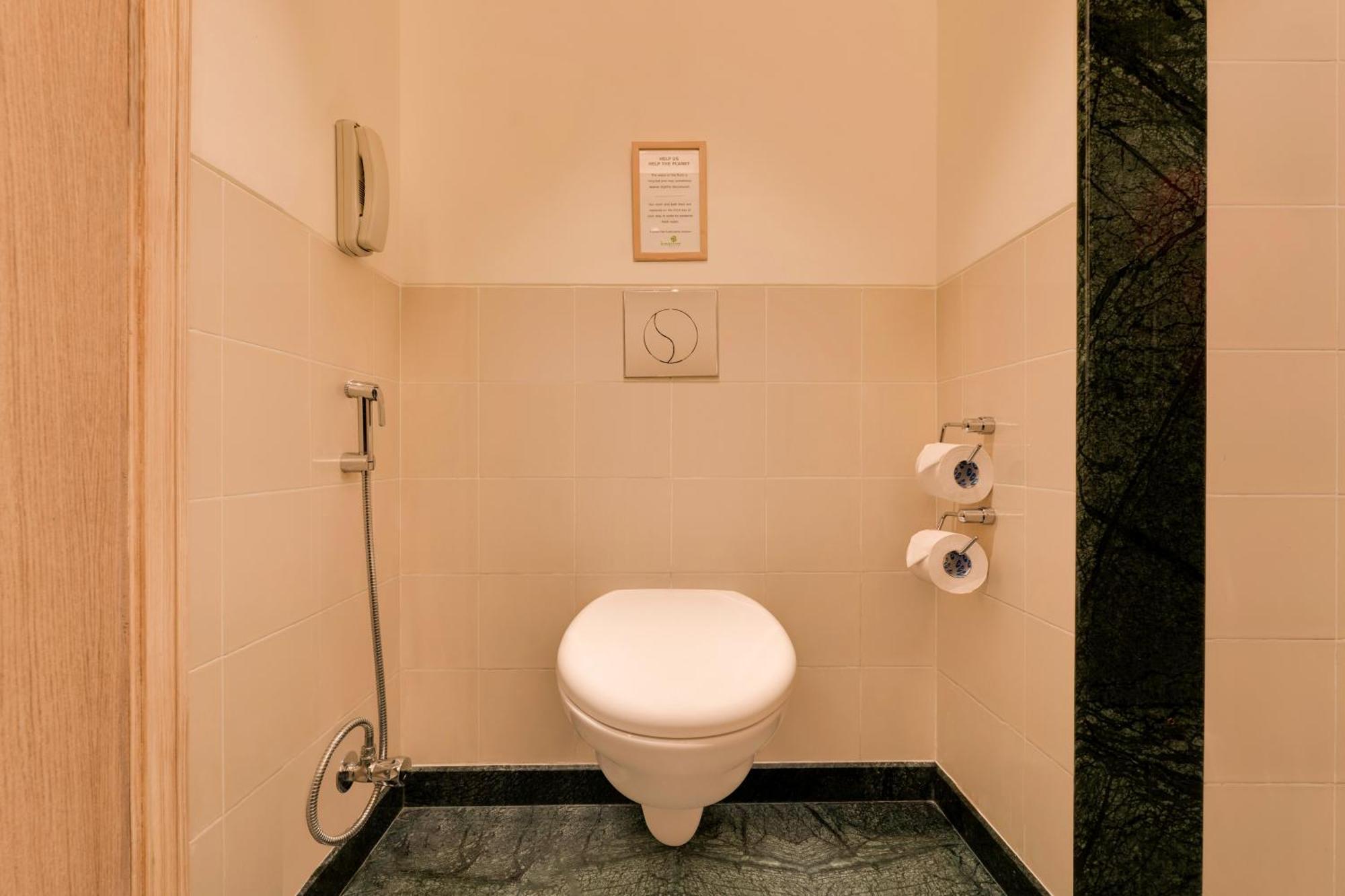 Lemon Tree Hotel, Gachibowli, Хайдарабад Экстерьер фото