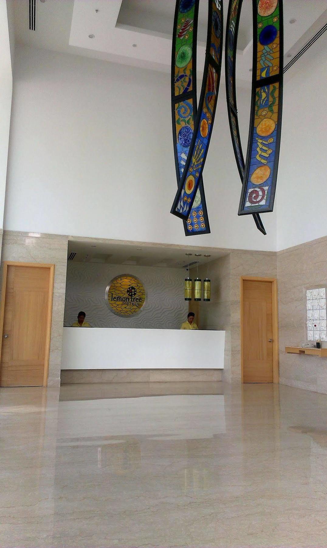 Lemon Tree Hotel, Gachibowli, Хайдарабад Экстерьер фото