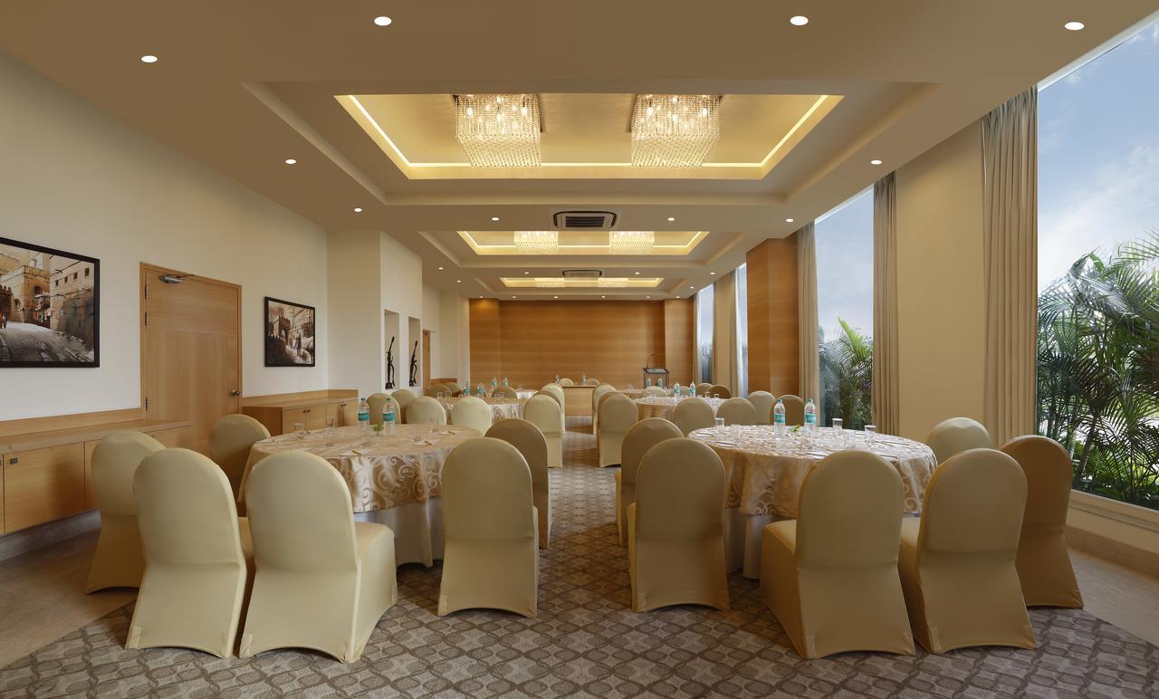 Lemon Tree Hotel, Gachibowli, Хайдарабад Экстерьер фото